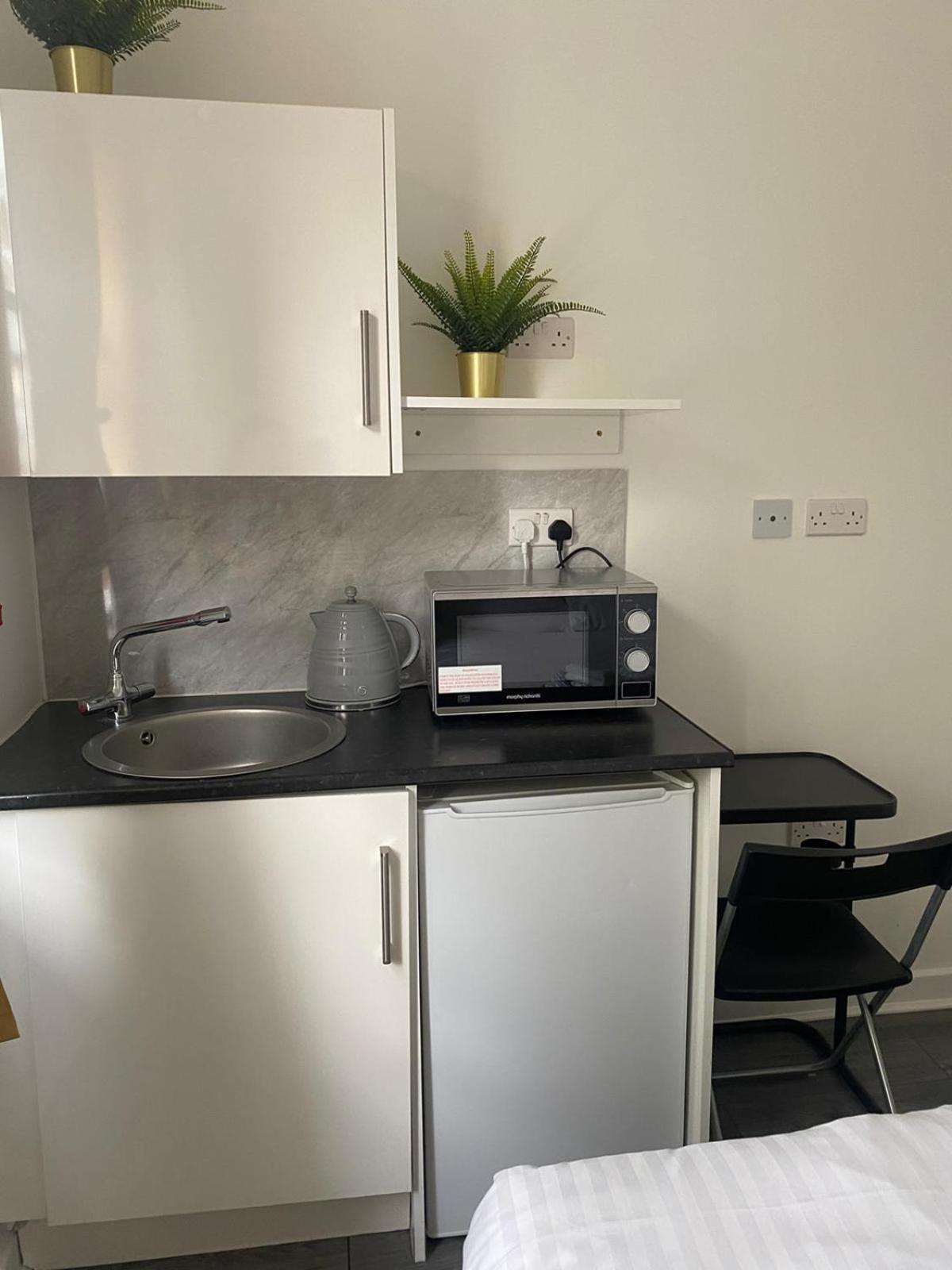 Waylen Street Suites Ридинг Номер фото